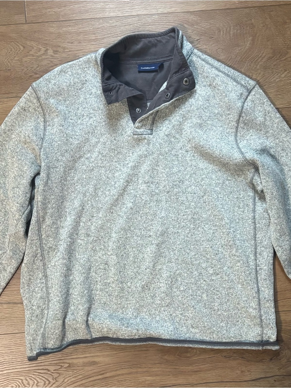 croft & barrow gray flecked pullover with dark charcoal collar